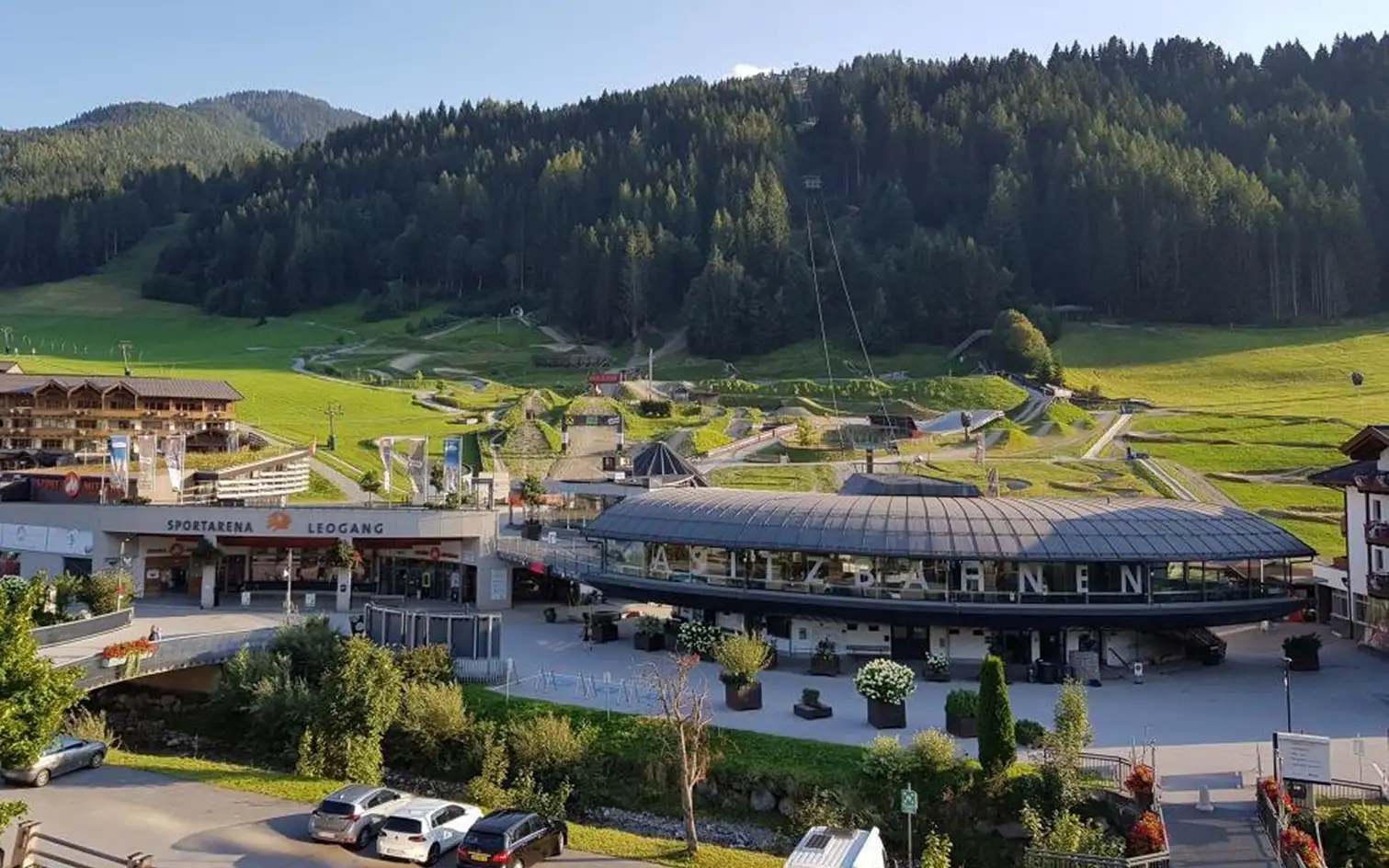 Leogang mountains and lifts